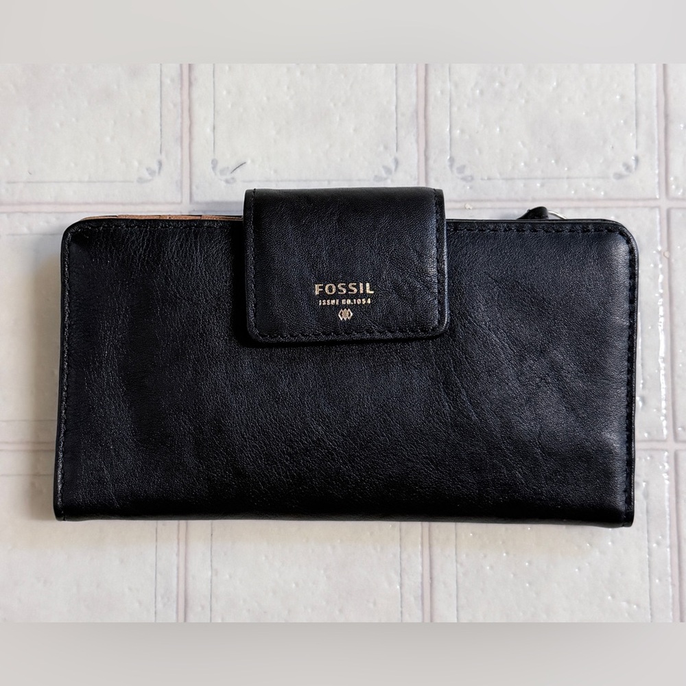 NWOT: Fossil Black Leather Wallet